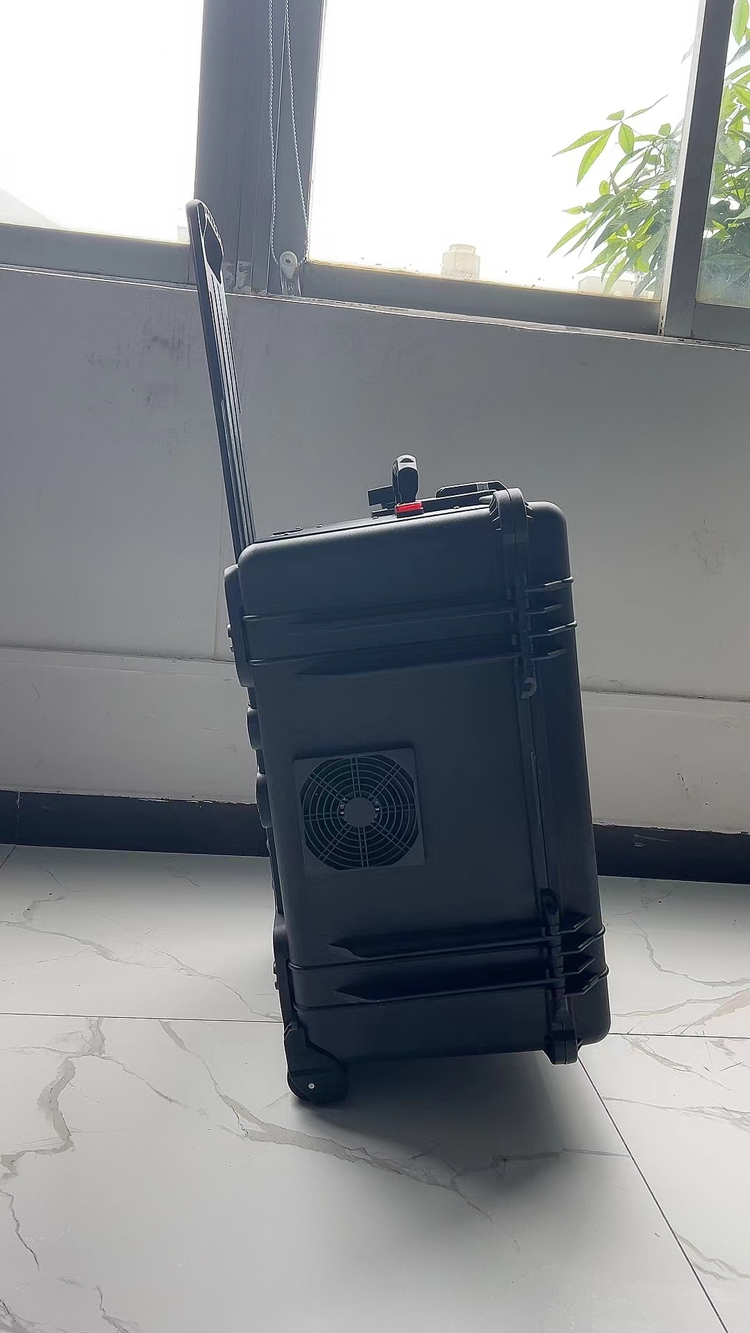 宁陕手拉箱型移动通信干扰器